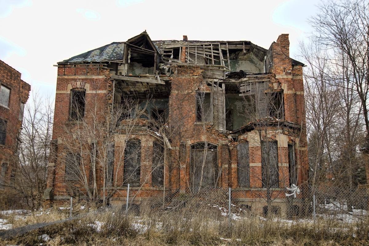 A Once Opulent House In Detroit Now Left In Ruins 