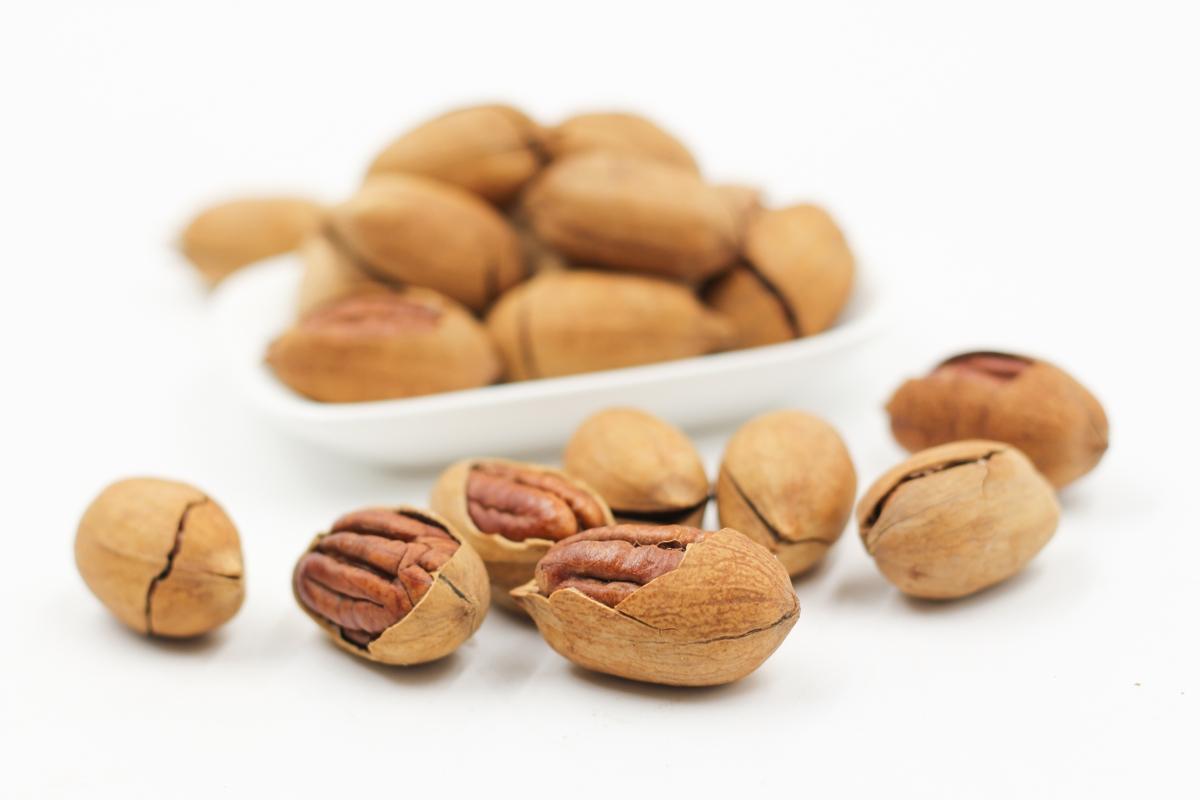 Pecans Pecans may be the ultimate prepper food. Combined with a daily vitamin, it may be possible to stay healthy eating just pecans and vitamins Indefinitely